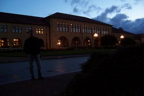 Stanford Campus at Night (palo-alto_100_8038.jpg) wird geladen. Eindrucksvolle Fotos von der Westküste Amerikas erwarten Sie.